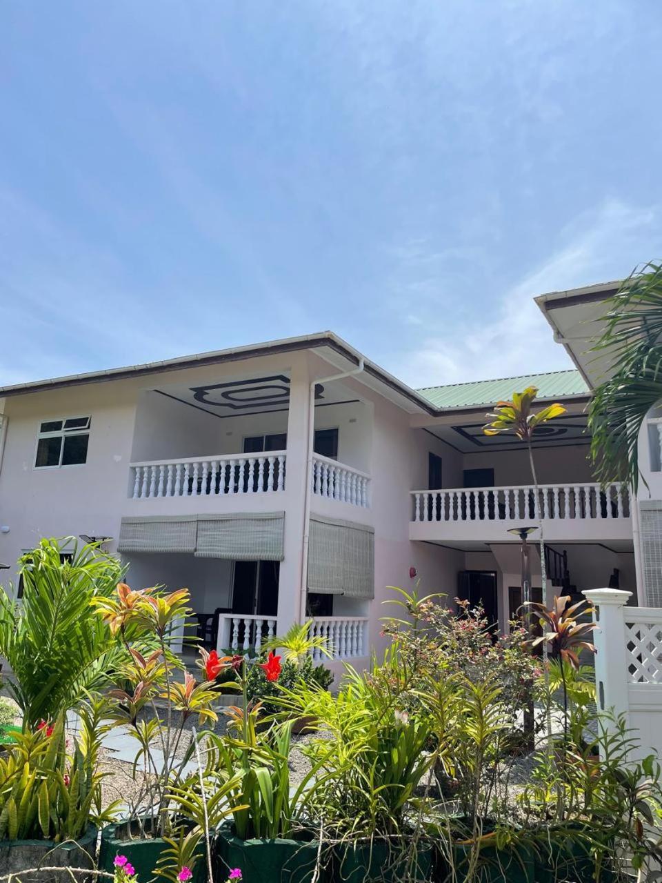 Mokara Holiday Apartment Anse Royale Exterior photo